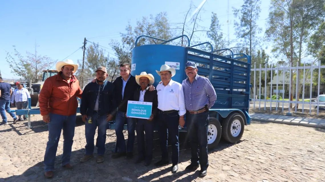 Entrega SEDEA apoyos en Tequisquiapan