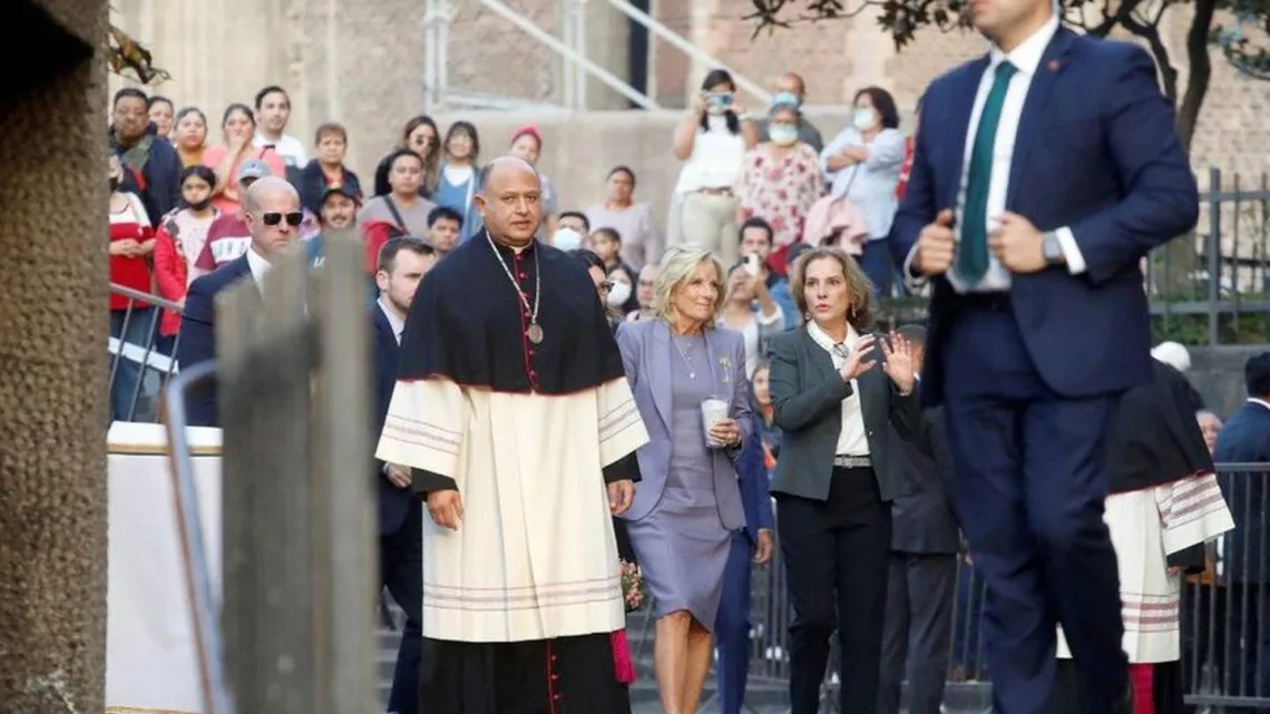 Jill Biden y Beatriz Gutiérrez Müller visitan la Basílica de Guadalupe 