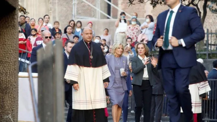 Jill Biden y Beatriz Gutiérrez Müller visitan la Basílica de Guadalupe 