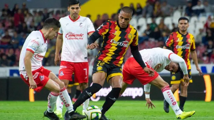Leones Negros cayeron contra Cimarrones, en la cancha del Estadio Jalisco