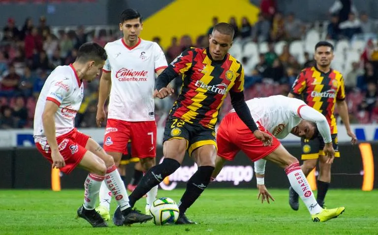 Leones Negros cayeron contra Cimarrones, en la cancha del Estadio Jalisco