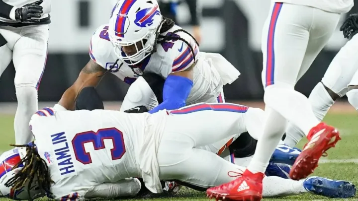 Damar Hamlin habla por videollamada con sus compañeros