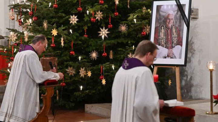 Relato del papado de Benedicto XVI será colocado en su ataúd