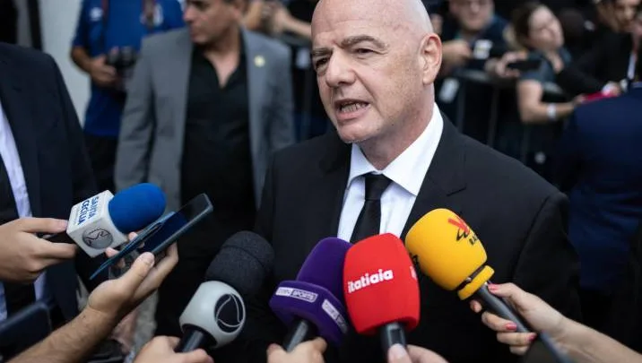 Que en cada país haya un estadio llamado Pelé: Infantino