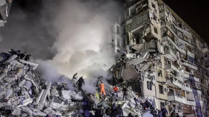 Suben a 44 los muertos por ataque ruso a edificio de Dnipro, Ucrania