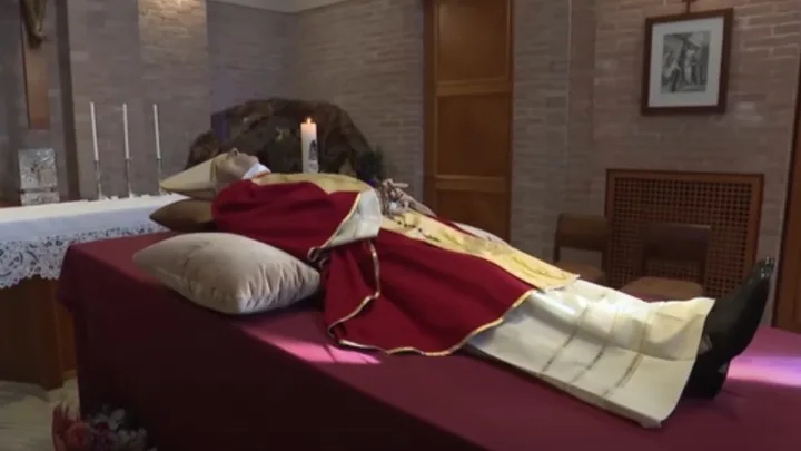 El Vaticano prepara funeral para el papa emérito Benedicto XVI