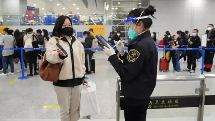 China responde a restricciones congelando visados a japoneses y surcoreanos