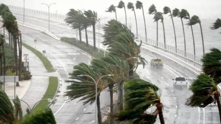 Bomba ciclónica impacta en California con tormentas y fuertes vientos