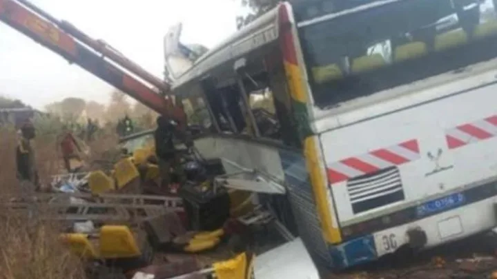 Choque entre autobús y camión en Senegal deja al menos 20 muertos