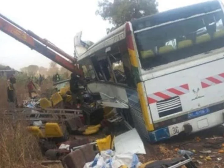 Choque entre autobús y camión en Senegal deja al menos 20 muertos