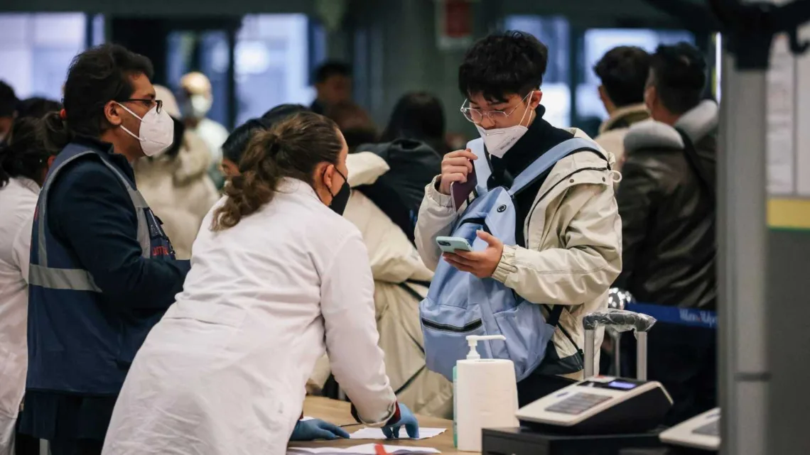 COVID: China y Europa chocan por alza de contagios
