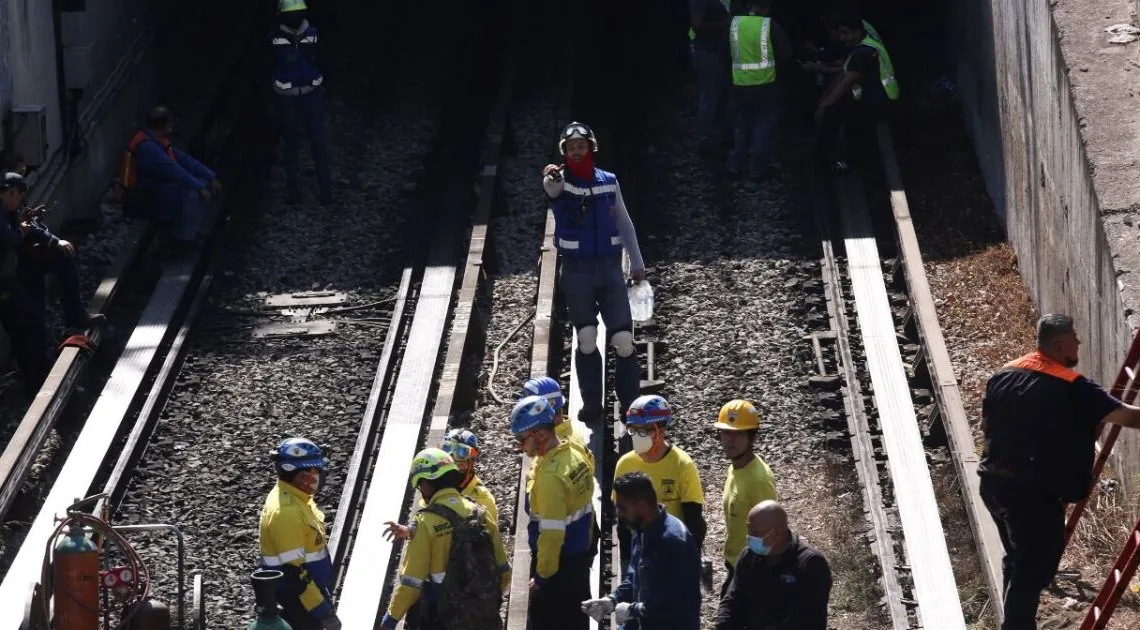 Destituyen a un funcionario tras choque sabatino del metro