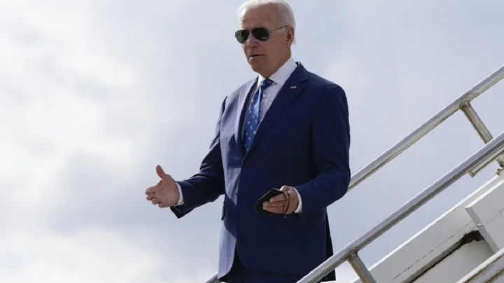 Biden regresa a EU este martes desde el AICM, según agendas