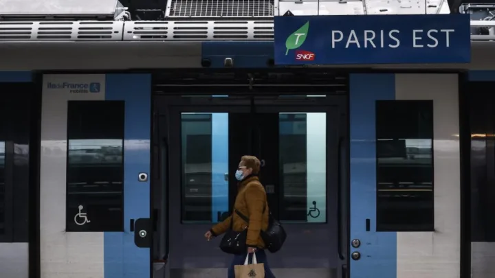 Incendio paraliza una de las grandes estaciones de trenes de París