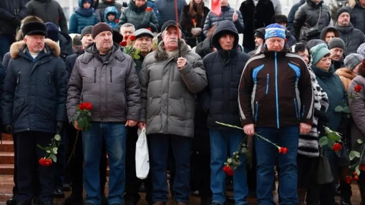 Luto y rabia en Rusia tras la muerte de decenas de soldados en Ucrania