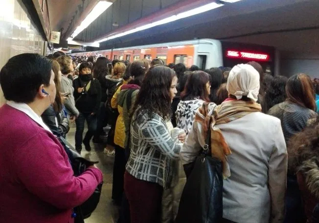 Reportan desalojo en estación San Joaquín de línea 7 del Metro
