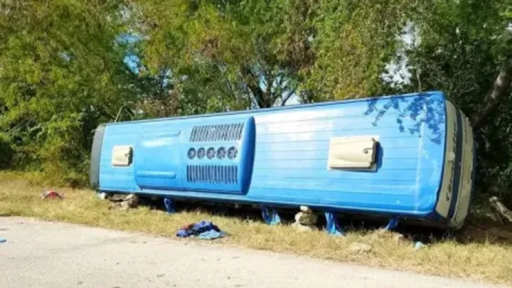 Volcadura de autobús en Cuba deja cuatro muertos y 28 heridos