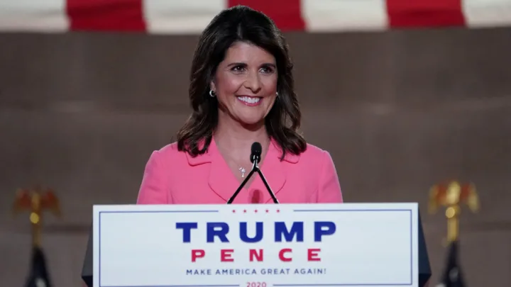 La republicana Nikki Haley anuncia campaña presidencial; desafía a Trump