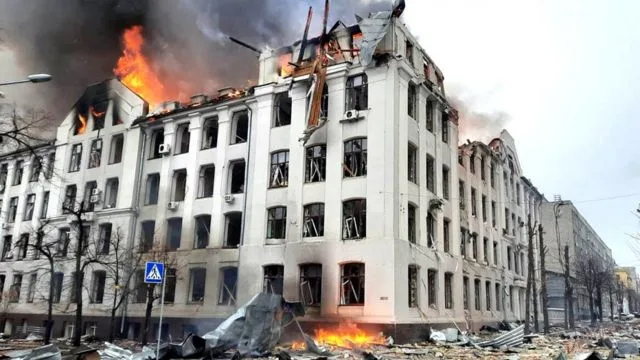 Mueren seis civiles tras ataque ruso con cohetes en Jersón, Ucrania