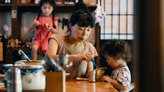 El multimillonario plan de Japón para que las parejas tengan más hijos