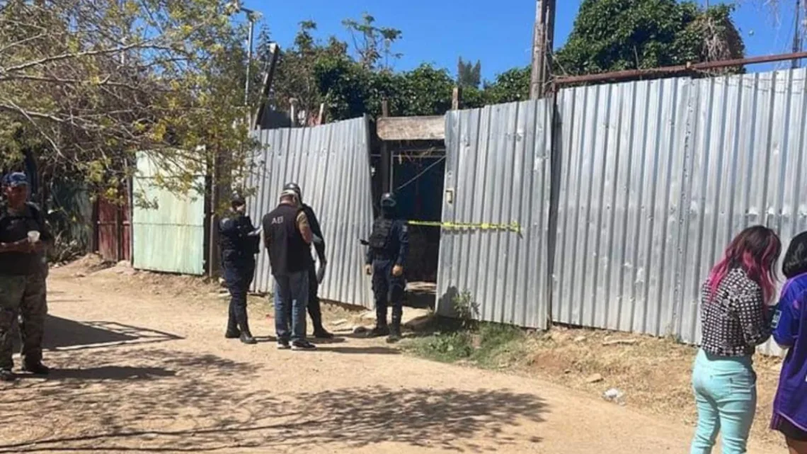 Hombre asesina a su esposa frente a sus hijos y se da a la fuga en Oaxaca