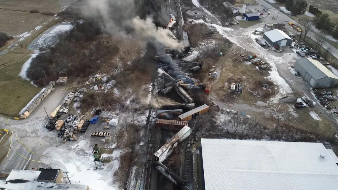 Ohio: Preocupa posible crisis química tras accidente ferroviario