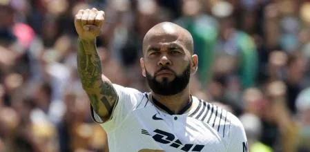 Corte española rechaza la libertad bajo fianza de Dani Alves