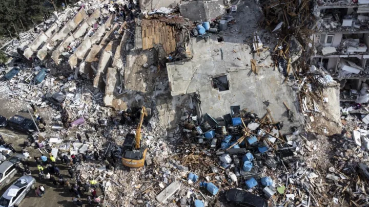 Muertos en Siria y Turquía superan los 11 mil, en medio de críticas por lenta respuesta