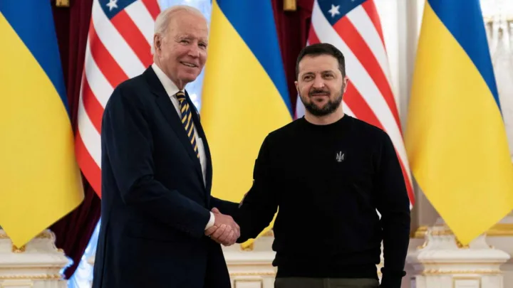 Joe Biden hace visita sorpresa a Kiev previo al primer aniversario de la invasión rusa