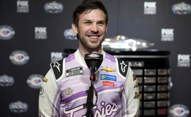 Mexicano Daniel Suárez extiende contrato con Trackhouse Racing