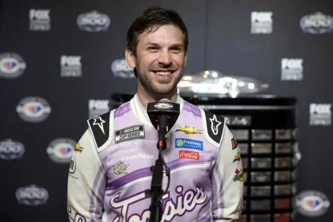 Mexicano Daniel Suárez extiende contrato con Trackhouse Racing