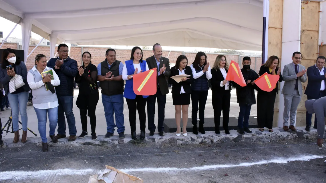 Construye USEBEQ arcotecho e instalaciones deportivas en la primaria Rogelio Garfias Ruiz