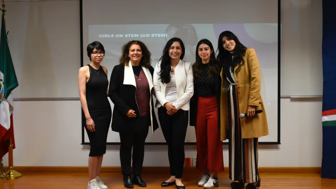 Concluye UNAQ primera edición del programa Women in the sky