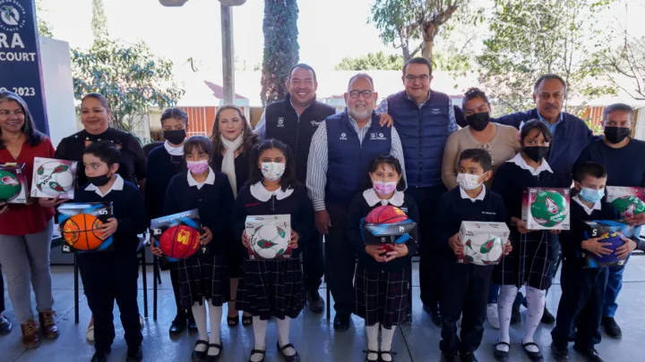 Entrega IFEQ rehabilitación de aulas en el municipio de San Juan del Río