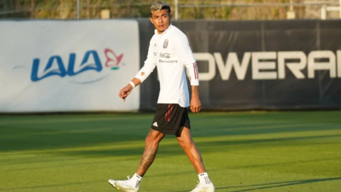 ¡Oficial! Julián Araujo jugará en el Barcelona