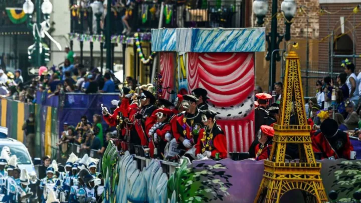 Tiroteo durante desfile de Mardi Gras deja un muerto y cuatro heridos