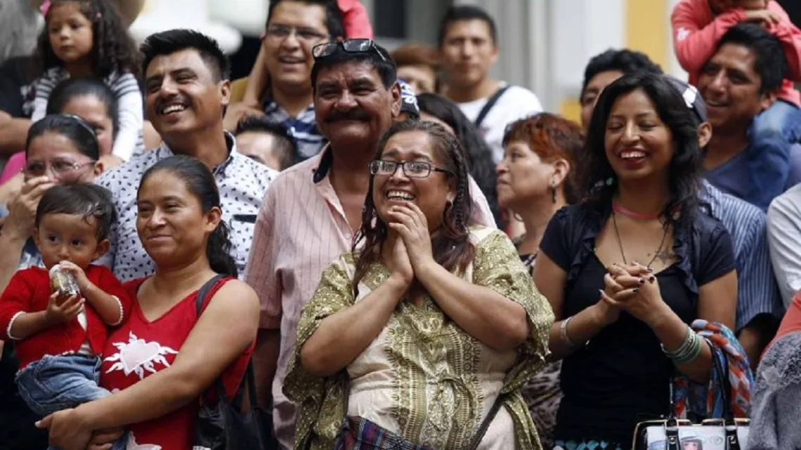 Mexicanos, más felices y satisfechos con su vida, señala el Inegi