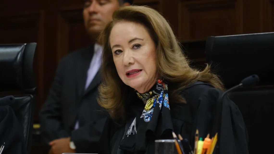 Ministra Esquivel evade acudir a la UNAM por plagio
