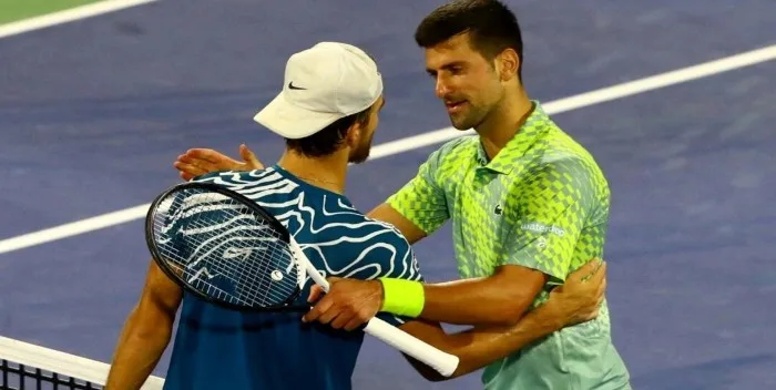 Djokovic se estrena con victoria ante Tomas Machac en Dubái
