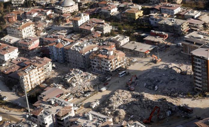 Más de 10 mil sirios regresan a su país tras terremotos en Turquía