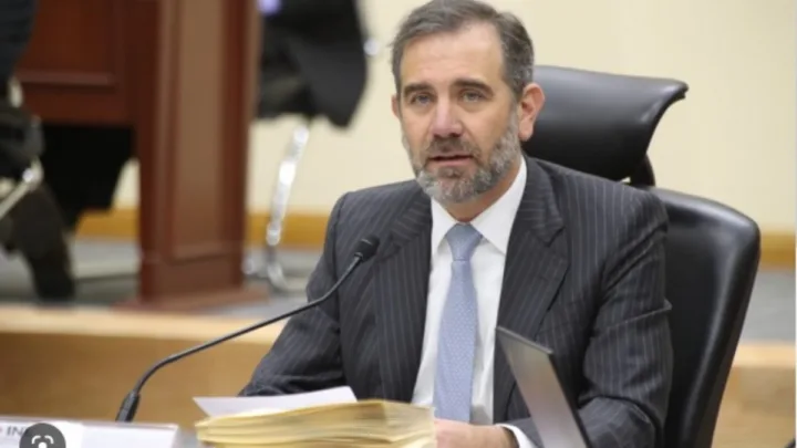 Córdova defiende al INE a semanas de su salida y en su último proceso
