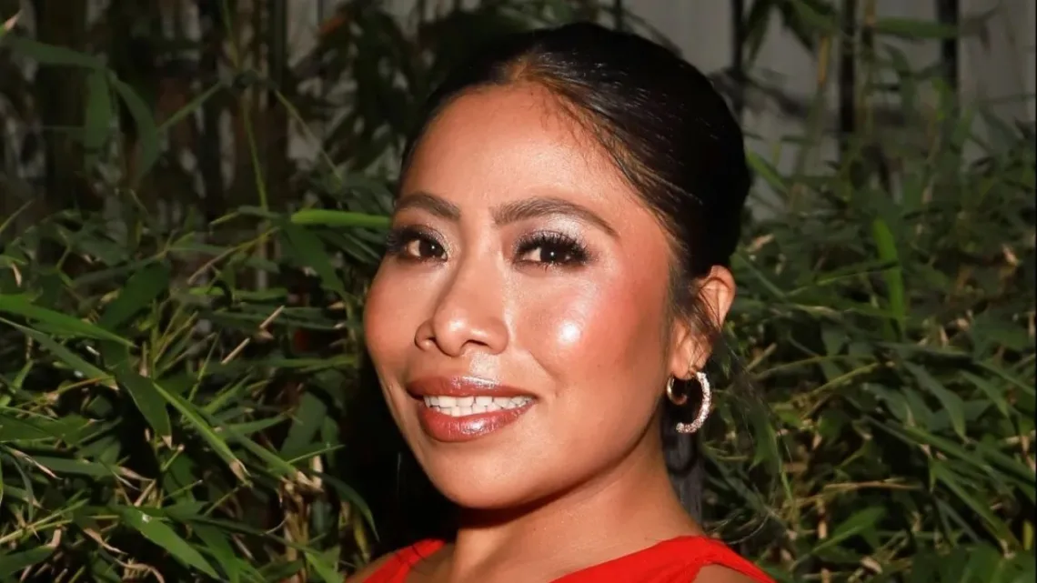 Yalitza Aparicio nos enseña el maquillaje perfecto para salir de fiestas