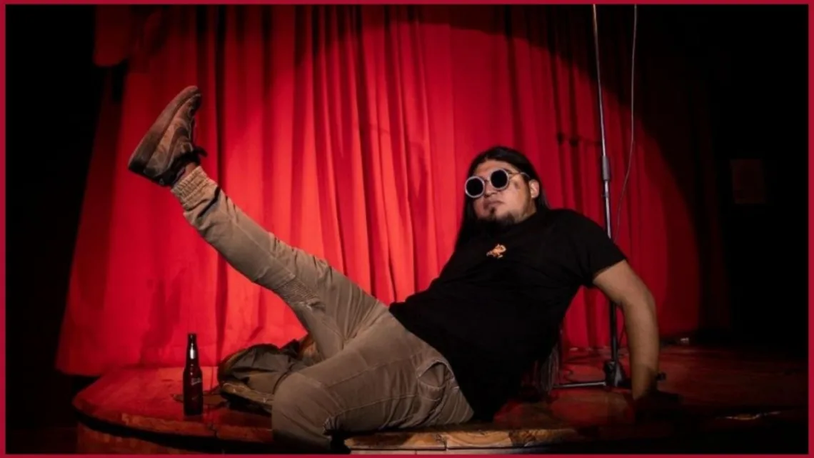 Carlos Ballarta se divierte en la comedia canina: “Strays