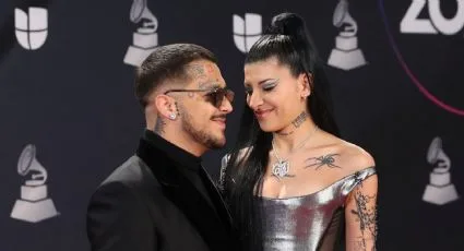 Nodal es aplaudido por su mamá y su novia Cazzu en concierto