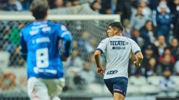 ¿Castigarán al equipo? Jugador de Monterrey disputó partido con jersey sin número