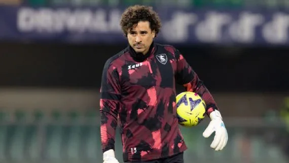 ¿Se terminó el amor? Guillermo Ochoa fue banca con el Salernitana