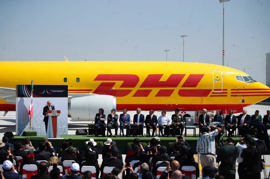 El AIFA recibe el primer vuelo de carga de la empresa DHL