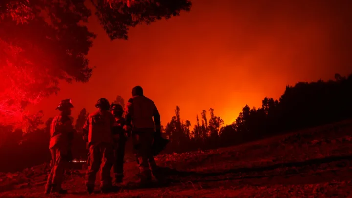 Confirman 26 muertos por devastadores incendios en el centro-sur de Chile