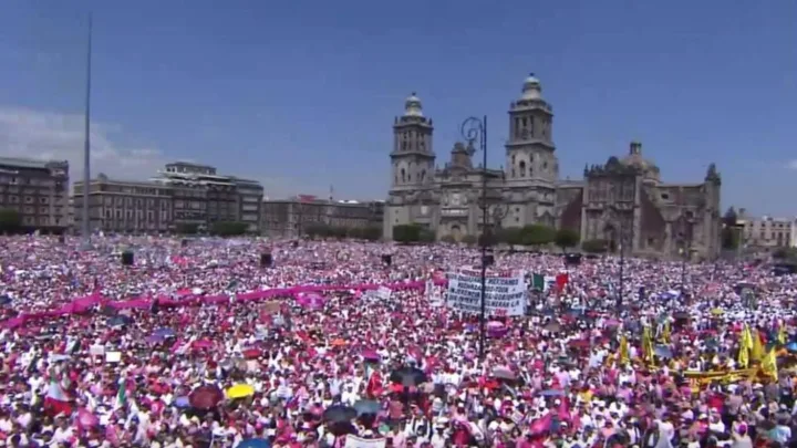 Llenan plazas y exigen a la Corte revés al “Plan B”