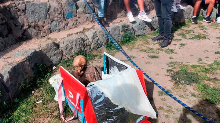 Hallan una momia prehispánica en mochila de repartidor de ‘delivery’ en Perú